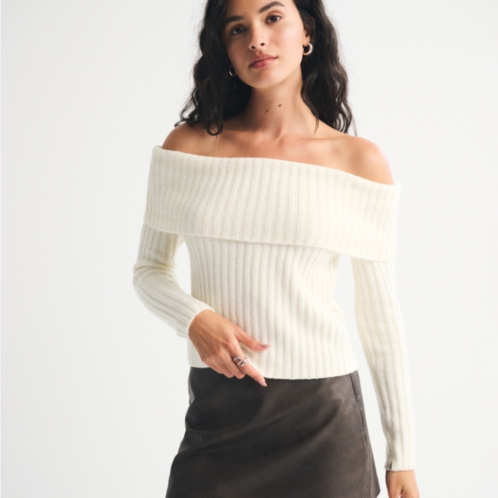 Abercrombie & Fitch Off-The-Shoulder Ribbed Sweater In Cream